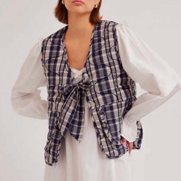 Damson Madder Tops - Damson Madder Arte Toggle Gilet